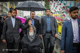 حضور آیت الله موحدی کرمانی امام جمعه موقت تهران در جشن ۲۲ بهمن چهل سالگی