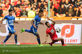 دیدار تیم‌های فوتبال پرسپولیس و استقلال خوزستان