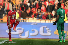 دیدار تیم‌های فوتبال پرسپولیس و استقلال خوزستان