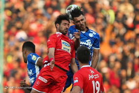 دیدار تیم‌های فوتبال پرسپولیس و استقلال خوزستان