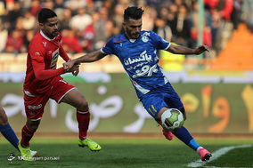 دیدار تیم‌های فوتبال پرسپولیس و استقلال خوزستان
