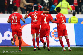 دیدار تیم‌های فوتبال پرسپولیس و استقلال خوزستان