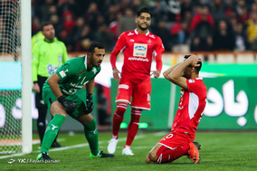 دیدار تیم‌های فوتبال پرسپولیس و استقلال خوزستان