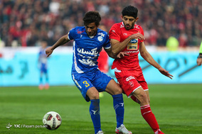 دیدار تیم‌های فوتبال پرسپولیس و استقلال خوزستان