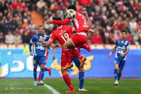 دیدار تیم‌های فوتبال پرسپولیس و استقلال خوزستان