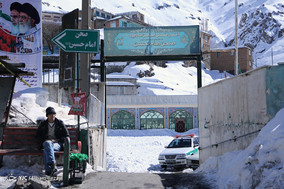 منظره برفی امامزاده داوود (ع)