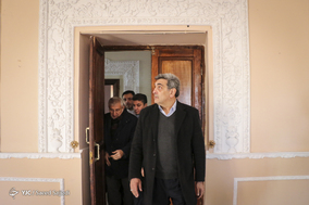 بازدید پبروز حناچی، شهردار تهران و محمد سعیدی‌کیا، رئیس بنیاد مستضفان از باغ وثوق الدوله واقع در منطقه ۱۴ تهران