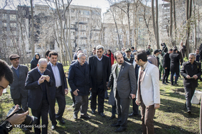 بازدید پبروز حناچی، شهردار تهران و محمد سعیدی‌کیا، رئیس بنیاد مستضفان از باغ عبقری واقع در منطقه ۲ تهران