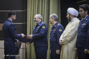 تقدیر از دانشجویان برگزیده در آیین دانش‌آموختگی دانشجویان دانشگاه هوایی شهید ستاری