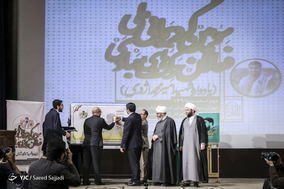 رونمایی از تمبر یادبود جهادگر شهید امیرمحمد اژدری در سومین گردهمایی فعالان حرکت‌های جهادی