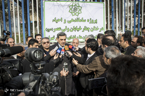 پیروز حناچی، شهردار تهران در حاشیه آیین کاشت ۴٠ اصله درخت چنار در حاشیه خیابان ولیعصر (عج)