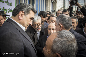 از سمت راست احمد مسجدجامعی،عضو شورای شهر تهران، غلامعلی حدادعادل،عضو مجمع تشخیص مصلحت نظام، پیروز حناچی،شهردار تهران در حاشیه آیین کاشت ۴٠ اصله درخت چنار در حاشیه خیابان ولیعصر (عج)