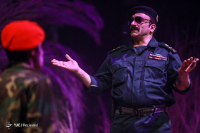 نمایش «ماهی در خاک»