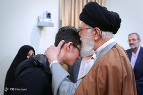 دیدار رهبر انقلاب با آرین غلامی نوجوان شطرنج‌باز