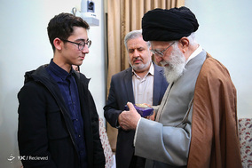 دیدار رهبر انقلاب با آرین غلامی نوجوان شطرنج‌باز