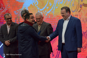 تندیس تجلی اراده ملی به سبب بیان داستان زندگی صلح جویانه یک انسان با محیط اطرافش به آرش لاهوتی و قاسم خان برای فیلم سینمایی «روزهای نارنجی» اهدا شد.
