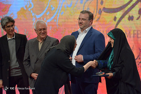 مونا زندی برای فیلم سینمایی «بنفشه آفریقایی» برگزیده هیئت داوران معاونت امور زنان و خانواده ریاست جمهوری تجلی اراده ملی جشنواره فیلم فجر