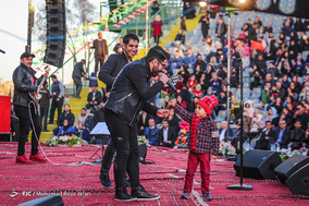 کنسرت حامد همایون در مراسم افتتاح بزرگترین امفی تياتر رو باز کشور- اصفهان‎
