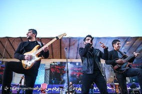کنسرت حامد همایون در مراسم افتتاح بزرگترین امفی تياتر رو باز کشور- اصفهان‎