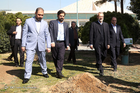کاشت نهال توسط رئیس مجلس شورای اسلامی