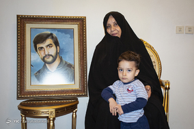 شهناز شاطرآبادی همسر شهید سرلشکر خلبان علی اکبر شیرودی.
در سن ۲۶ سالگی در سال ۱۳۶۰ در سیه قره بلاغ دشت ذهاب بازی دراز به شهادت رسید.
آخرین خاطره: این اواخر شهید شیرودی در ماموریت بودن و همسرشون کم میدیدنشون، یک روز یکی از بستگان شهید شیرودی امدند بهداری محل کار خانم شاطر آبادی (همسر شهید شیرودی) و سراسیمه امدند و ایشون یک لحظه ترسیدن فکر کردن اتفاقی افتاده پرسیدن چی شده گفت: هیچی نشده و من میخوام آقای شیرودی ببینم و همسرشون گفتن که آقای شیرودی جبهه هستن و خود من هم خیلی وقت است ازشون خبری ندارم و گفت: مشکلی هستش و این آقا گفتن بله من ازدواج کردم و جا ندارم در هوانیروز و آقای شیرودی به من قول دادن اگه بشه یک جایی رو توی خانه سازمانی‌ها به من بدن و گفتن میخواین من تماس بگیرم پادگان ابوذر که با آقای شیرودی صحبت کنین و خودشون گوشی رو برداشتن و گفتن اقوامتون اینجا هستن باهاتون کار دارن و آقای شیرودی صحبت کردن با آقوامشون و گوشی رو دادن همسرشون و آقای شیرودی گفتن ما یک عملیاتی در پیش داریم شما بچه‌ها رو بردار برو تهران و هر چی ایشون گفت نه من نمیرم تا خودتون نیای که هی اسرار خواهش که شما بچه‌ها رو ببر و گفت: من سختم با بچه‌ها بخوام برم، و آقای شیرودی گفتن داداشم و شوهر خواهرم میان دنبالتون، و چند بار پرسیدن که شما کی میای و دو سه بار آقای شیرودی گفتند ان شاالله میام، و خانم شاطر آبادی میرن منزل و اخرشب میان دنبالشون و فردا صبح آقای شیرودی شهید میشن.
