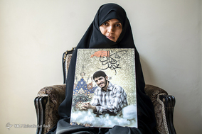 فاطمه کامران خواهر شهید مدافع حرم محمد کامران.
در سن ۲۷ سالگی در سال ۱۳۹۴ در حلب سوریه به شهادت رسیدند.
آخرین خاطره: اخرین باری که امد برای خداحافظی انگار بهم الهلم شده بود که دیگه برنمیگرده و شهید مثل همیشه نبود موقع خداحافظی داخل ماشین همش برمیگشت خداحافظی میکرد.