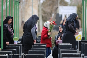 زیارت اهل قبور در آخرین پنجشنبه سال / همدان