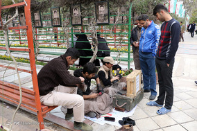زیارت اهل قبور و مزار شهدا در آخرین پنجشنبه سال/ شیراز