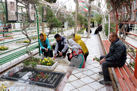زیارت اهل قبور و مزار شهدا در آخرین پنجشنبه سال/ شیراز