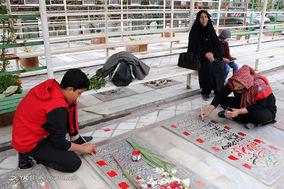 زیارت اهل قبور و مزار شهدا در آخرین پنجشنبه سال/ شیراز
