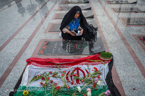 زیارت اهل قبور و مزار شهدا در آخرین پنجشنبه سال/ گرگان