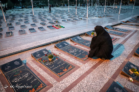 زیارت اهل قبور و مزار شهدا در آخرین پنجشنبه سال/ گرگان
