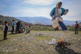 بعد از خوردن آش با برپا کردن کوپه آتش، بازی و شادی کرده و دختران و زنان روستا از روی آن می‌پرند تا به گفته قدیمی‌ها سرخی و مریضی‌های خود را با پریدن از روی آتش به آتش می‌دهند