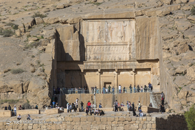 آرامگاه اردشیر سوم در ضلع شرقی تخت جمشید