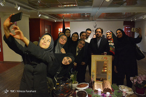 عکس یادگاری خبرنگاران با بهرام قاسمی سخنگوی سابق وزارت خارجه