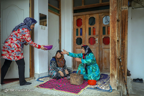 حلوای گردو که در زبان محلی به آن «جُز حِلوا» گفته می‌شود، شیرینی سنتی است که در روز قبل از عید نوروز اهالی روستا‌های غرب استان گلستان می‌پزند و به عنوان مژده آمدن عید در میان همسایگان و اقوام خویش پخش می‌کنند.