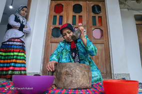 حلوای گردو که در زبان محلی به آن «جُز حِلوا» گفته می‌شود، شیرینی سنتی است که در روز قبل از عید نوروز اهالی روستا‌های غرب استان گلستان می‌پزند و به عنوان مژده آمدن عید در میان همسایگان و اقوام خویش پخش می‌کنند.