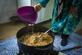 حلوای گردو که در زبان محلی به آن «جُز حِلوا» گفته می‌شود، شیرینی سنتی است که در روز قبل از عید نوروز اهالی روستا‌های غرب استان گلستان می‌پزند و به عنوان مژده آمدن عید در میان همسایگان و اقوام خویش پخش می‌کنند.