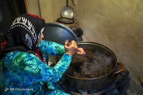 حلوای گردو که در زبان محلی به آن «جُز حِلوا» گفته می‌شود، شیرینی سنتی است که در روز قبل از عید نوروز اهالی روستا‌های غرب استان گلستان می‌پزند و به عنوان مژده آمدن عید در میان همسایگان و اقوام خویش پخش می‌کنند.
