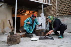 حلوای گردو که در زبان محلی به آن «جُز حِلوا» گفته می‌شود، شیرینی سنتی است که در روز قبل از عید نوروز اهالی روستا‌های غرب استان گلستان می‌پزند و به عنوان مژده آمدن عید در میان همسایگان و اقوام خویش پخش می‌کنند.