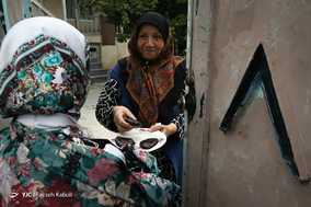 حلوای گردو که در زبان محلی به آن «جُز حِلوا» گفته می‌شود، شیرینی سنتی است که در روز قبل از عید نوروز اهالی روستا‌های غرب استان گلستان می‌پزند و به عنوان مژده آمدن عید در میان همسایگان و اقوام خویش پخش می‌کنند.