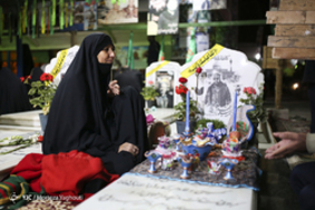 لحظه تحویل سال ۱۳۹۸ در جوار قطعه شهدای مدافع حرم اهواز
