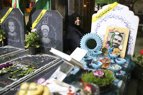 لحظه تحویل سال ۱۳۹۸ در جوار قطعه شهدای مدافع حرم اهواز