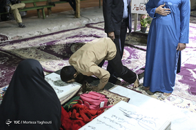 لحظه تحویل سال ۱۳۹۸ در جوار قطعه شهدای مدافع حرم اهواز