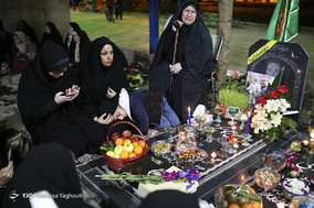 لحظه تحویل سال ۱۳۹۸ در جوار قطعه شهدای مدافع حرم اهواز