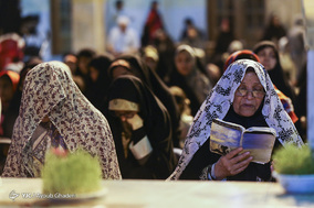 لحظه تحویل سال ۱۳۹۸ در  جوار مزار شهدای گمنام جزیره کیش