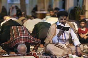 لحظه تحویل سال ۱۳۹۸ در  جوار مزار شهدای گمنام جزیره کیش