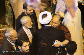 لحظه تحویل سال ۱۳۹۸ در  جوار مزار شهدای گمنام جزیره کیش