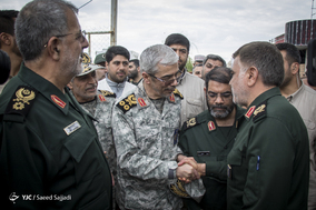 سردار سرلشکر محمد باقری، رئیس ستاد کل نیروهای مسلح روز پنجشنبه ۸ فروردین ماه از بیمارستان صحرایی نیروی زمینی سپاه پاسداران انقلاب اسلامی بازدید کرد.
