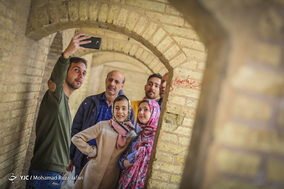 مسافرین نوروزی در پل خواجوی اصفهان